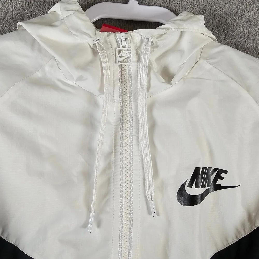 Nike Windrunner Hooded Windbreaker Jacket Black White Kids Boys‎ Medium